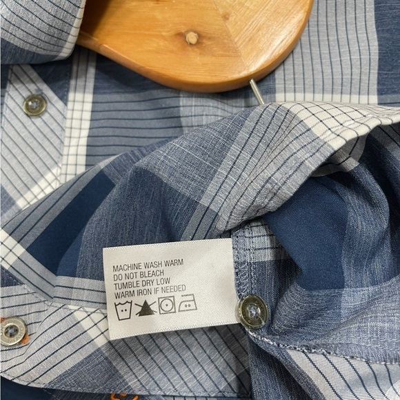 Orvis Men’s blue/white plaid Shirt Size  XL 100% Polyester Active Button up. - Picture 4 of 5